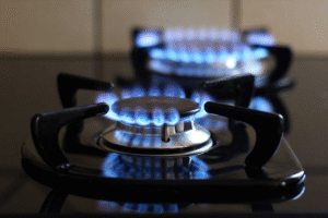 La transition vers la cuisson propre, longtemps retardée en Afrique, échouera sans une refonte en profondeur du mode de financement, de transport et de réglementation du GPL (gaz de pétrole liquéfié) sur le continent.