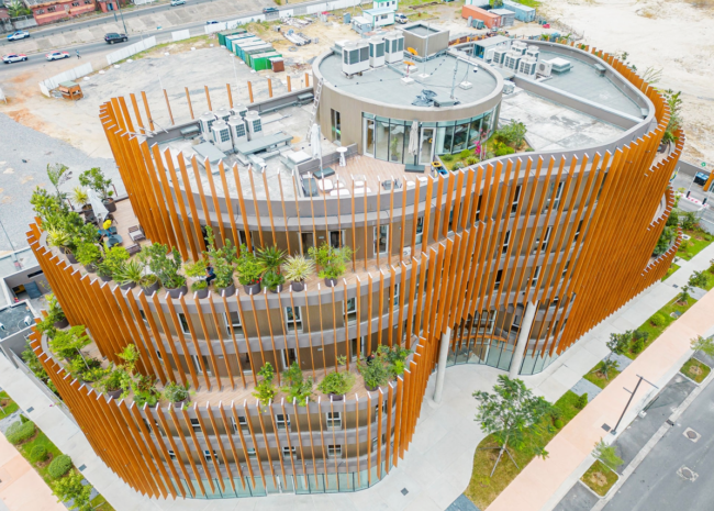 Le Gabon ... promotion de l’architecture durable avec la certification EDGE Advanced obtenue par la NKALA Tower