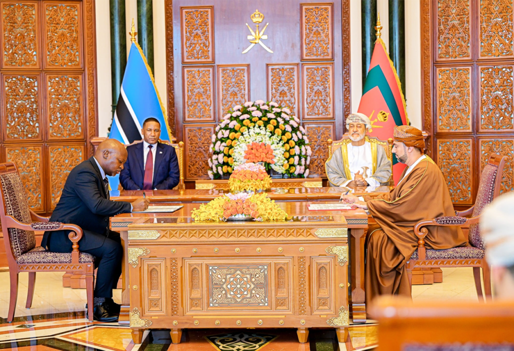 Oman renforce sa présence en Afrique en s’engageant dans le développement de l’énergie solaire et la sécurisation de l’accès à l’énergie au Botswana.